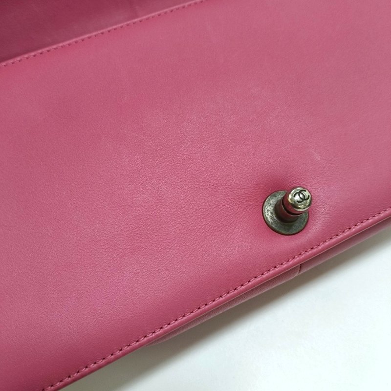 CHANEL BOY CHANEL中號粉色牛皮絎縫V紋單肩包斜挎包釕色五金26開可拆卸肩帶-12