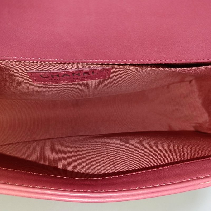 CHANEL BOY CHANEL中號粉色牛皮絎縫V紋單肩包斜挎包釕色五金26開可拆卸肩帶-15