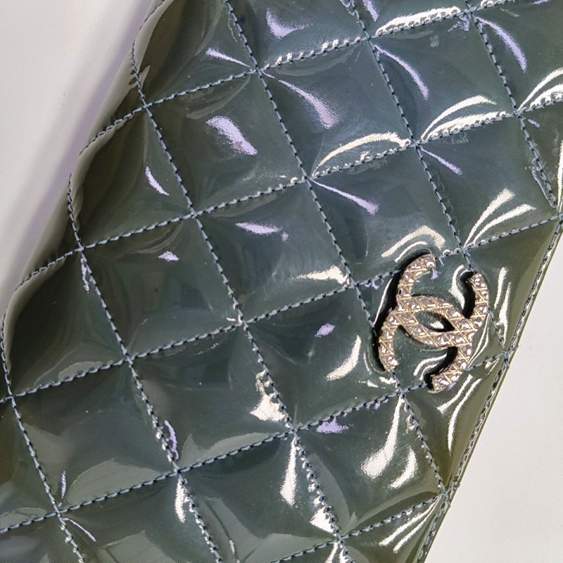 CHANEL深藍色漆皮菱格紋絎縫錢包銀色五金15開-8