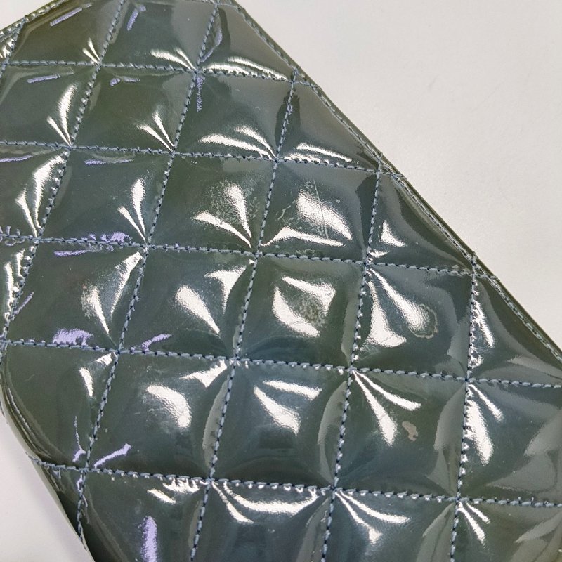 CHANEL深藍色漆皮菱格紋絎縫錢包銀色五金15開-11