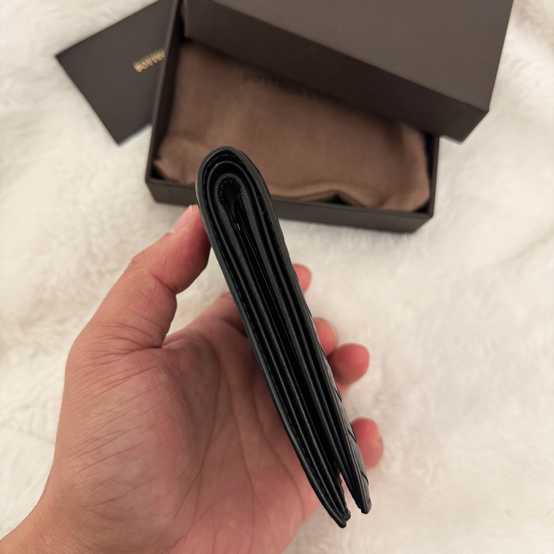 Bv經典黑色編織短夾-2