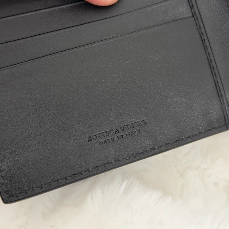 Bv經典黑色編織短夾-8