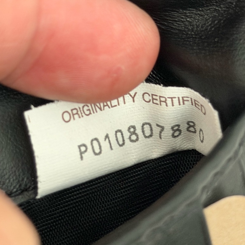 Bv經典黑色編織短夾-10