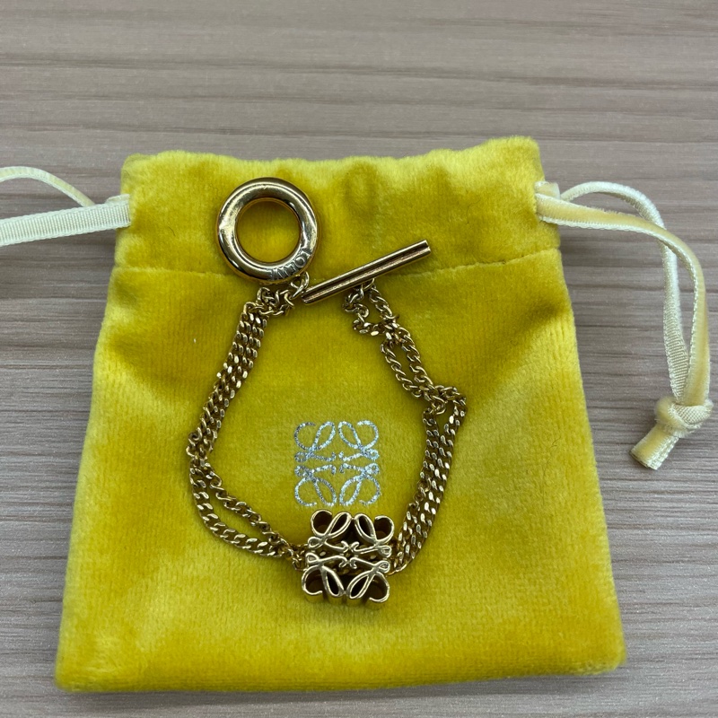 LOEWE罗意威金色手鍊，挂饰带四叶花纹装饰，-0