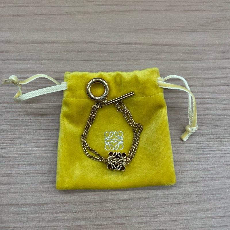 LOEWE罗意威金色手鍊，挂饰带四叶花纹装饰，-1