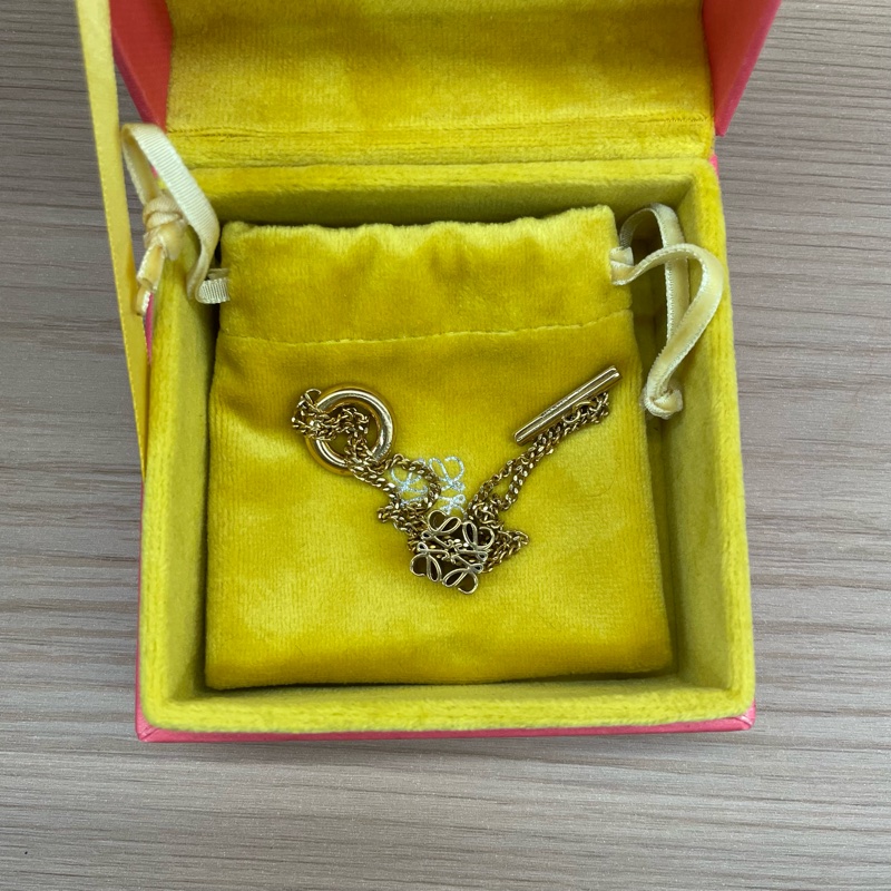 LOEWE罗意威金色手鍊，挂饰带四叶花纹装饰，-2