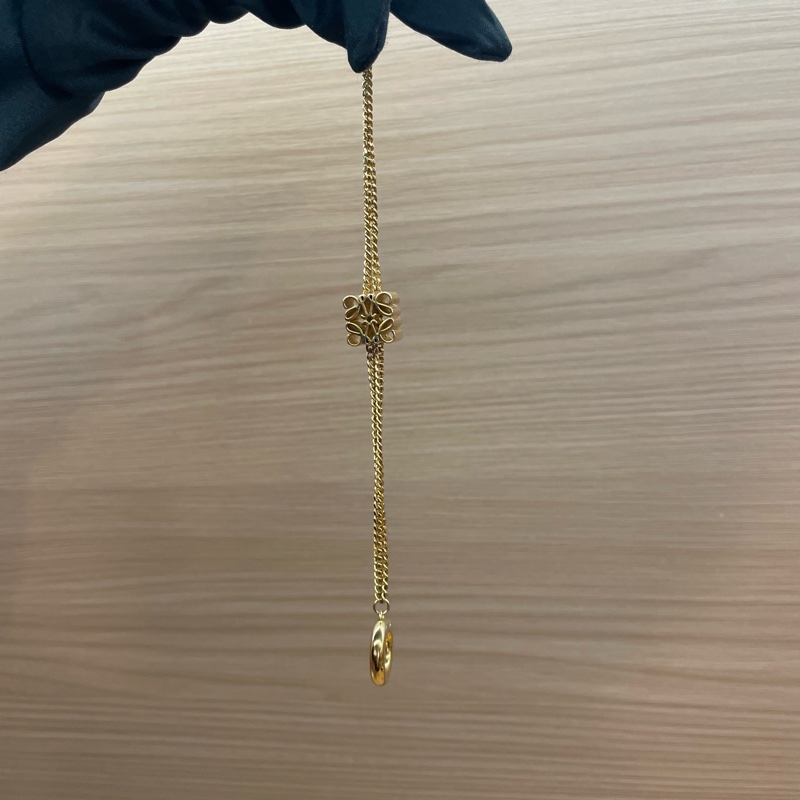 LOEWE罗意威金色手鍊，挂饰带四叶花纹装饰，-4
