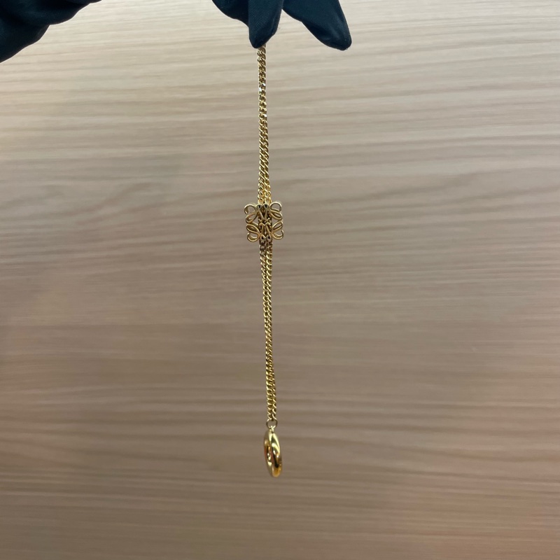 LOEWE罗意威金色手鍊，挂饰带四叶花纹装饰，-5