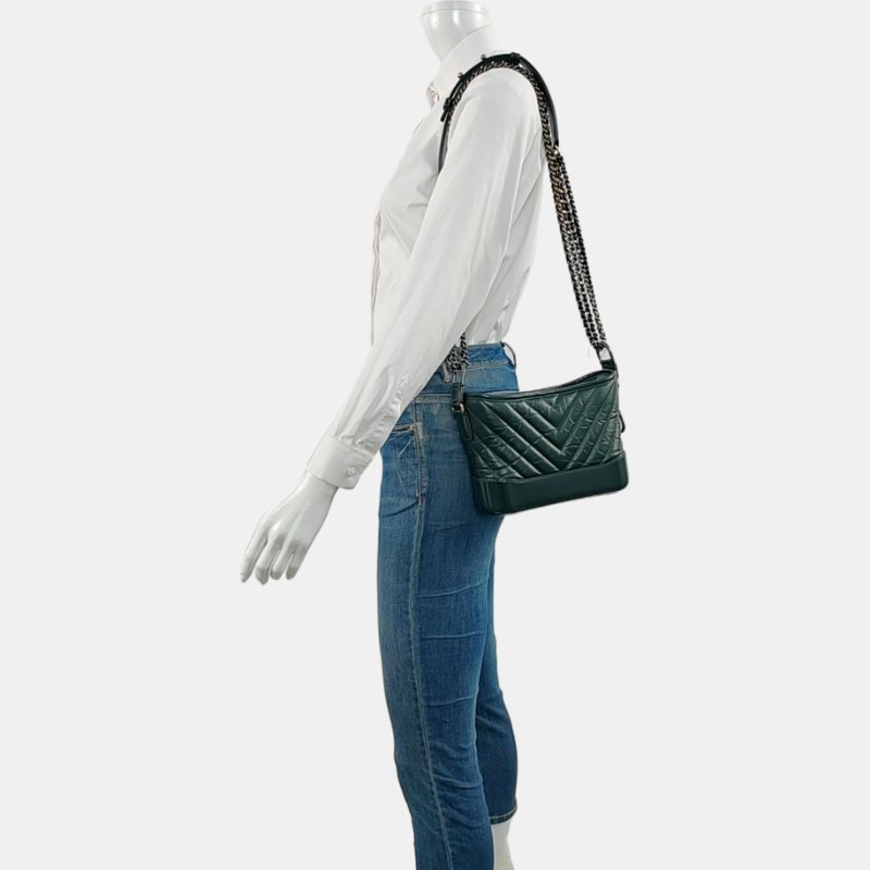 CHANEL GABRIELLE小號深綠色牛皮絎縫V紋流浪包單肩包斜挎包金色銀色釘色五金26開可拆卸肩帶-1