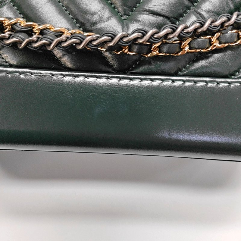 CHANEL GABRIELLE小號深綠色牛皮絎縫V紋流浪包單肩包斜挎包金色銀色釘色五金26開可拆卸肩帶-8