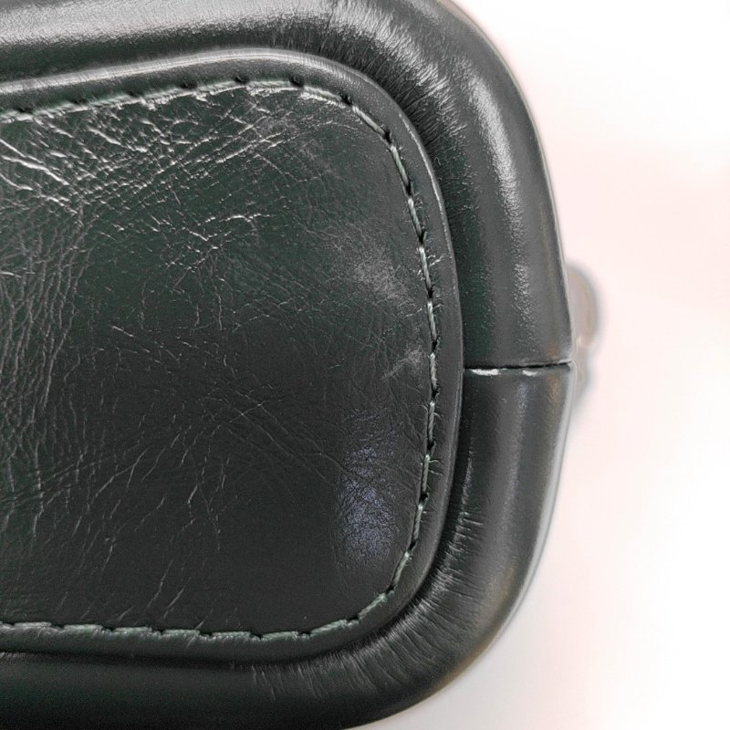 CHANEL GABRIELLE小號深綠色牛皮絎縫V紋流浪包單肩包斜挎包金色銀色釘色五金26開可拆卸肩帶-13