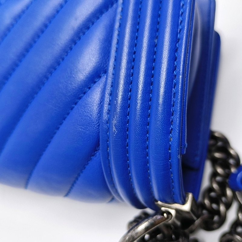 CHANEL BOY CHANEL小號藍色牛皮絎縫V紋單肩包斜挎包釘色五金22開可拆卸肩帶-10