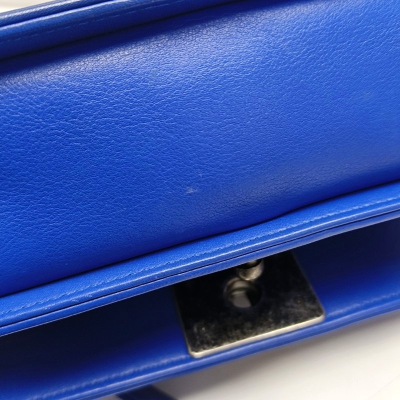 CHANEL BOY CHANEL小號藍色牛皮絎縫V紋單肩包斜挎包釘色五金22開可拆卸肩帶-11