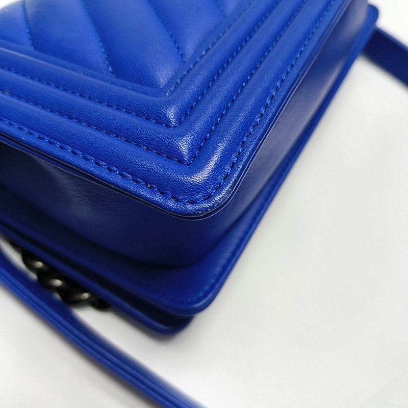 CHANEL BOY CHANEL小號藍色牛皮絎縫V紋單肩包斜挎包釘色五金22開可拆卸肩帶-12