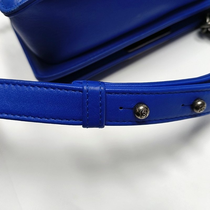 CHANEL BOY CHANEL小號藍色牛皮絎縫V紋單肩包斜挎包釘色五金22開可拆卸肩帶-13