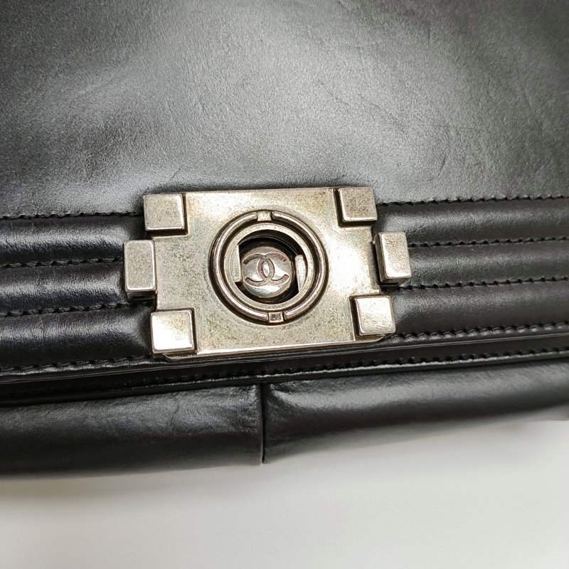 CHANEL BOY CHANEL Maxi 超大號黑色牛皮浮雕單肩包斜挎包釘色五金15開可拆卸肩帶-9