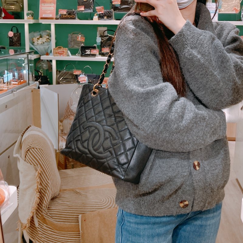 TW4678 Chanel香奈兒  菱格紋 金扣 鏈帶托特包Petite Shpping Tote Bag  Black x GHW Caviar-17