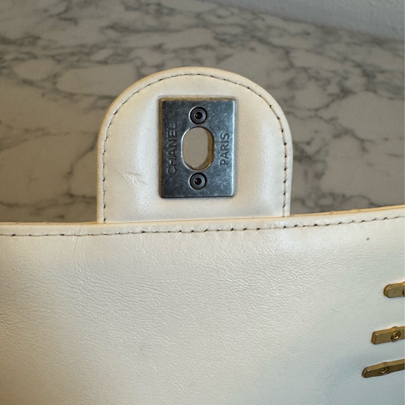 Chanel白羊皮珍珠徽章鴛鴦雙C口蓋鏈背包-19