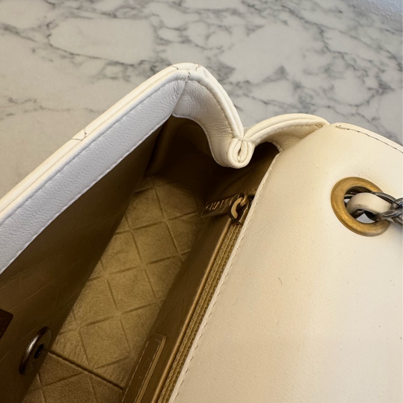 Chanel白羊皮珍珠徽章鴛鴦雙C口蓋鏈背包-34