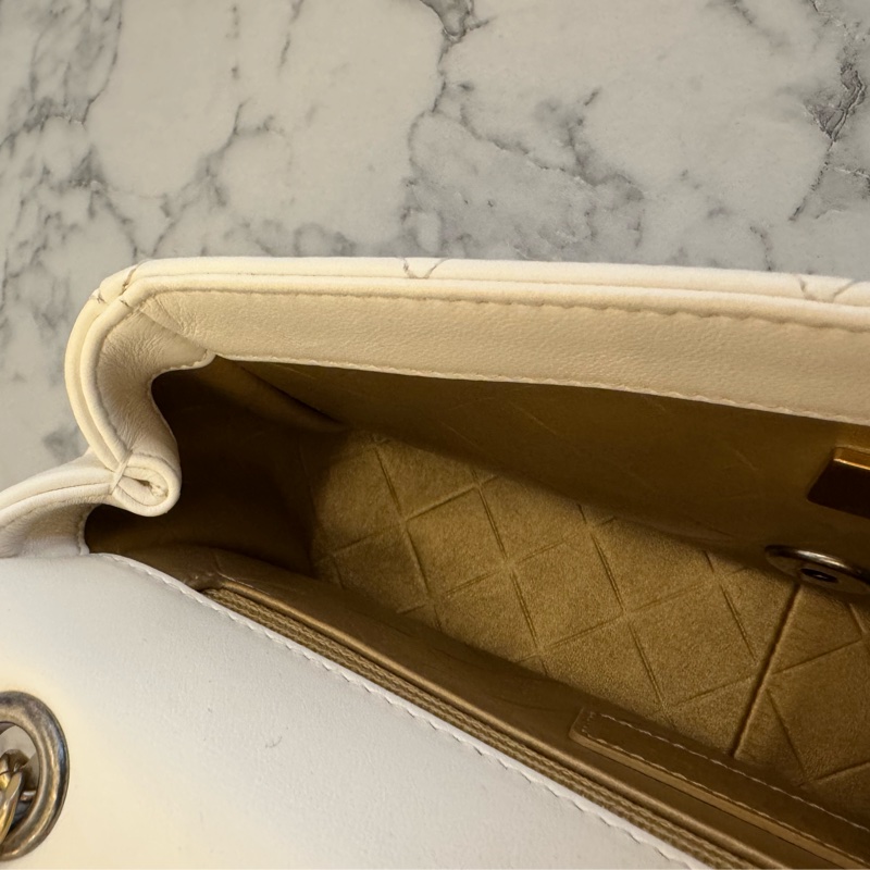 Chanel白羊皮珍珠徽章鴛鴦雙C口蓋鏈背包-35