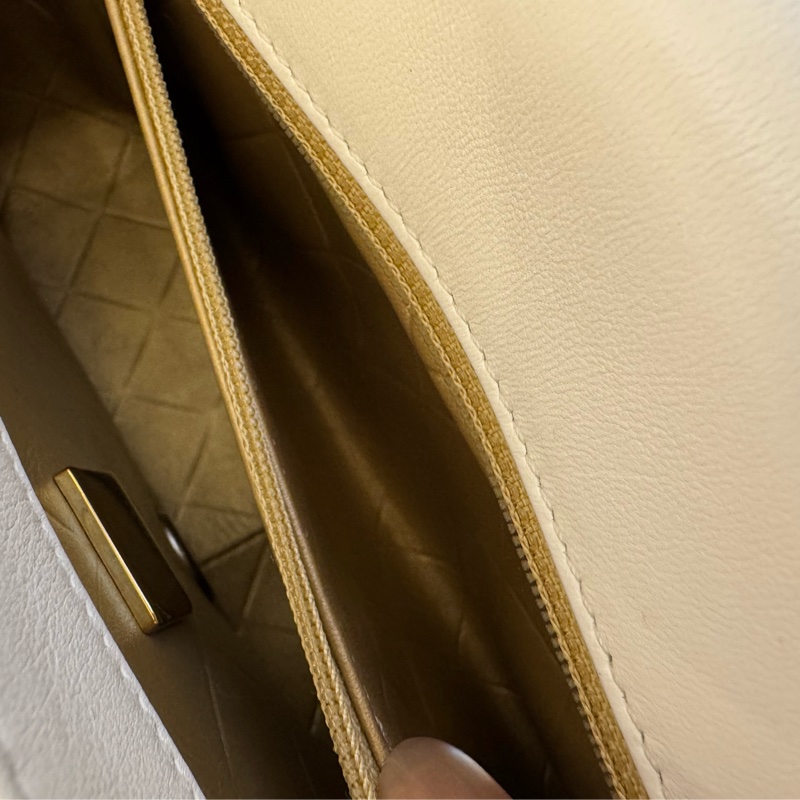 Chanel白羊皮珍珠徽章鴛鴦雙C口蓋鏈背包-38