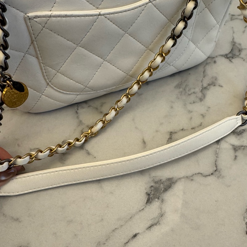 Chanel白羊皮珍珠徽章鴛鴦雙C口蓋鏈背包-49