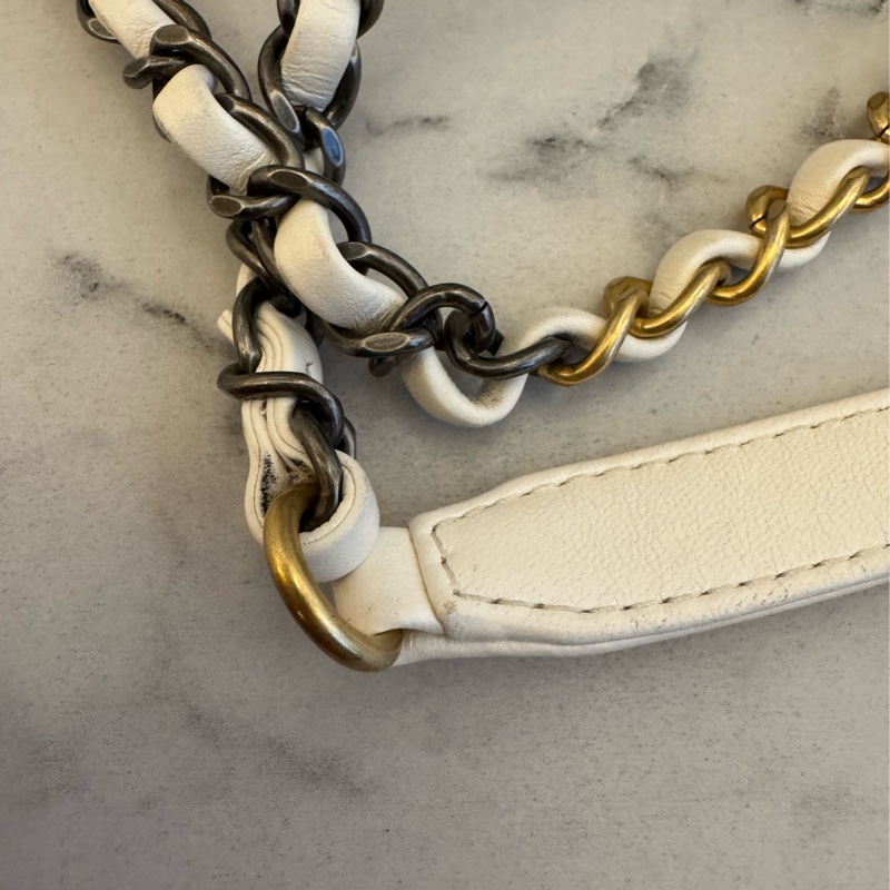 Chanel白羊皮珍珠徽章鴛鴦雙C口蓋鏈背包-51