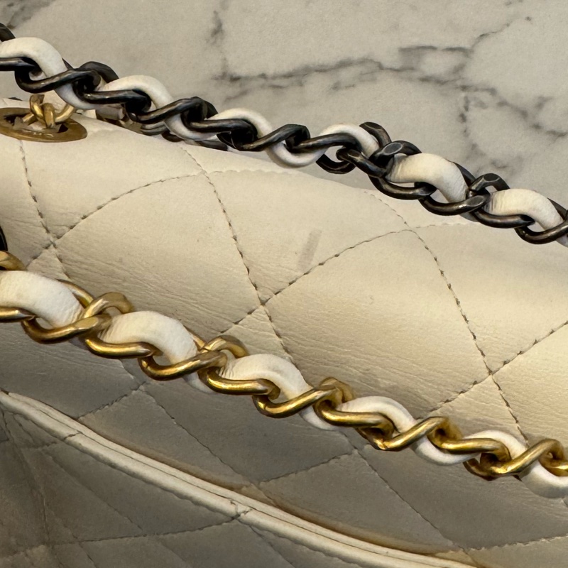 Chanel白羊皮珍珠徽章鴛鴦雙C口蓋鏈背包-58