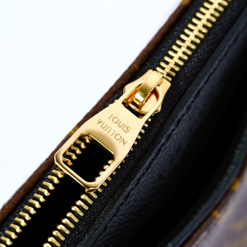 LouisVuitton/路易威登 Monogram Pallas Clutch 傳奇鏈條信封 斜背包-17