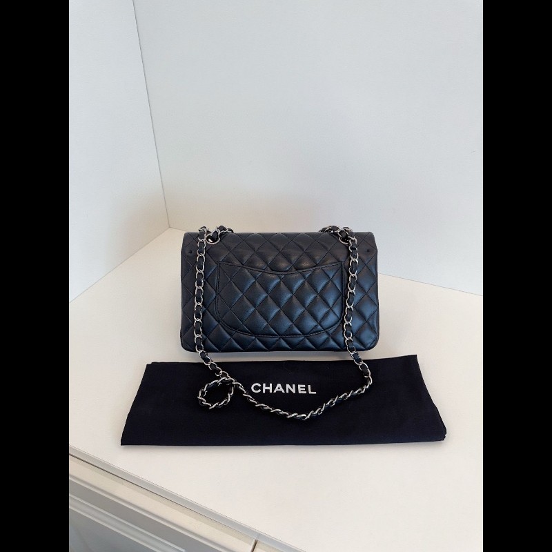 Chanel Classic Flap medium 
黑銀CF中號經典翻蓋包-1
