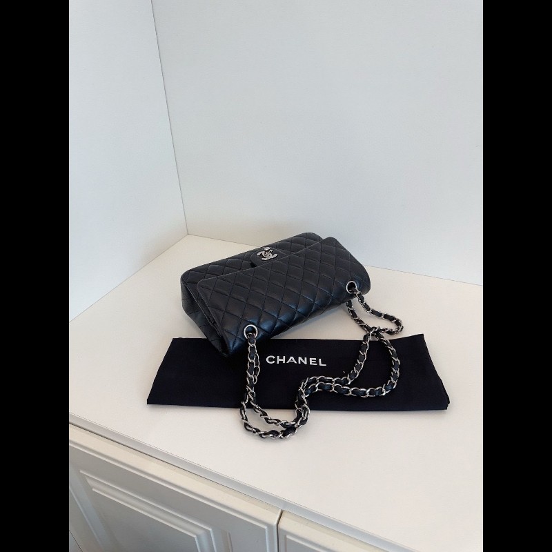 Chanel Classic Flap medium 
黑銀CF中號經典翻蓋包-6