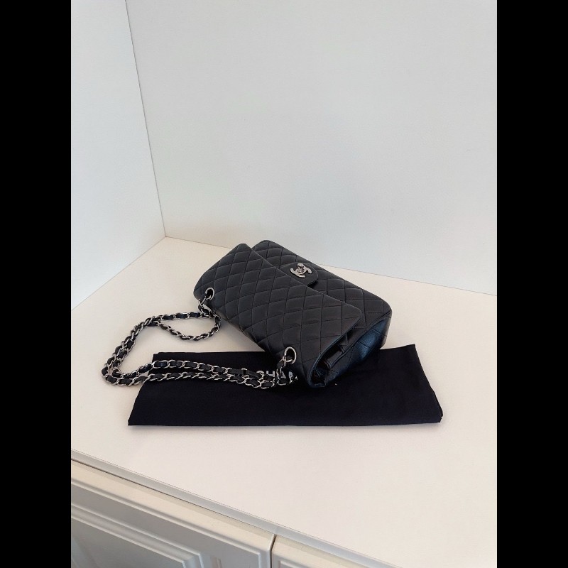 Chanel Classic Flap medium 
黑銀CF中號經典翻蓋包-7