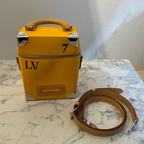 LV黃皮革直式手提斜背包 超好用🫶