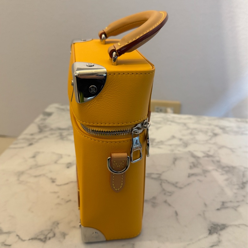 LV黃皮革直式手提斜背包 超好用🫶-2