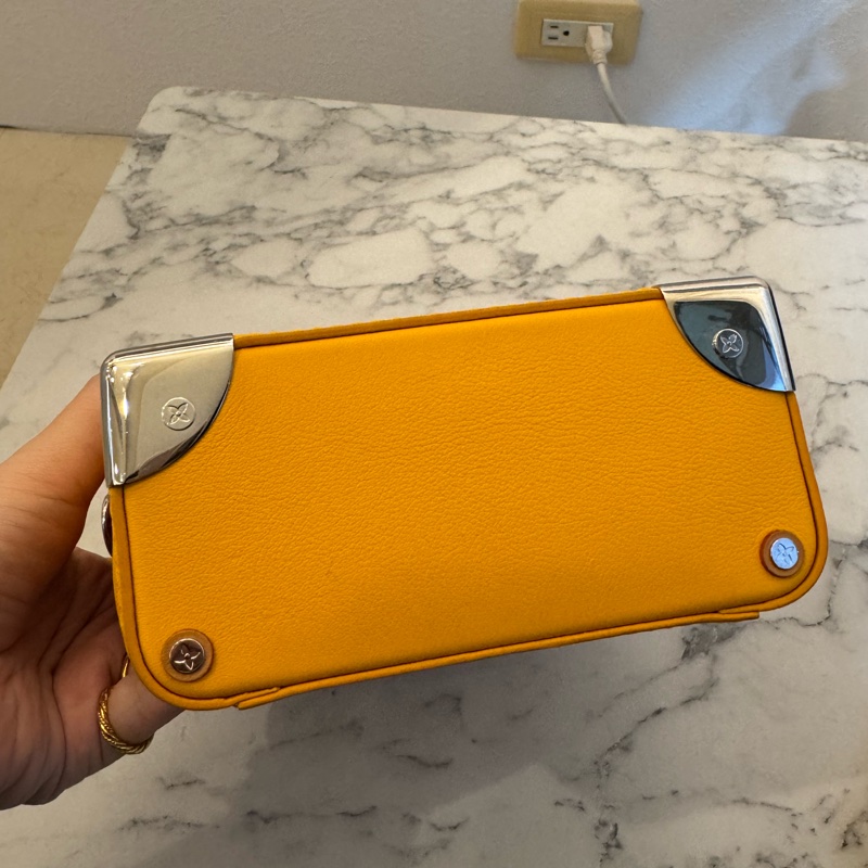 LV黃皮革直式手提斜背包 超好用🫶-5