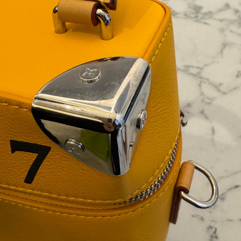 LV黃皮革直式手提斜背包 超好用🫶-11