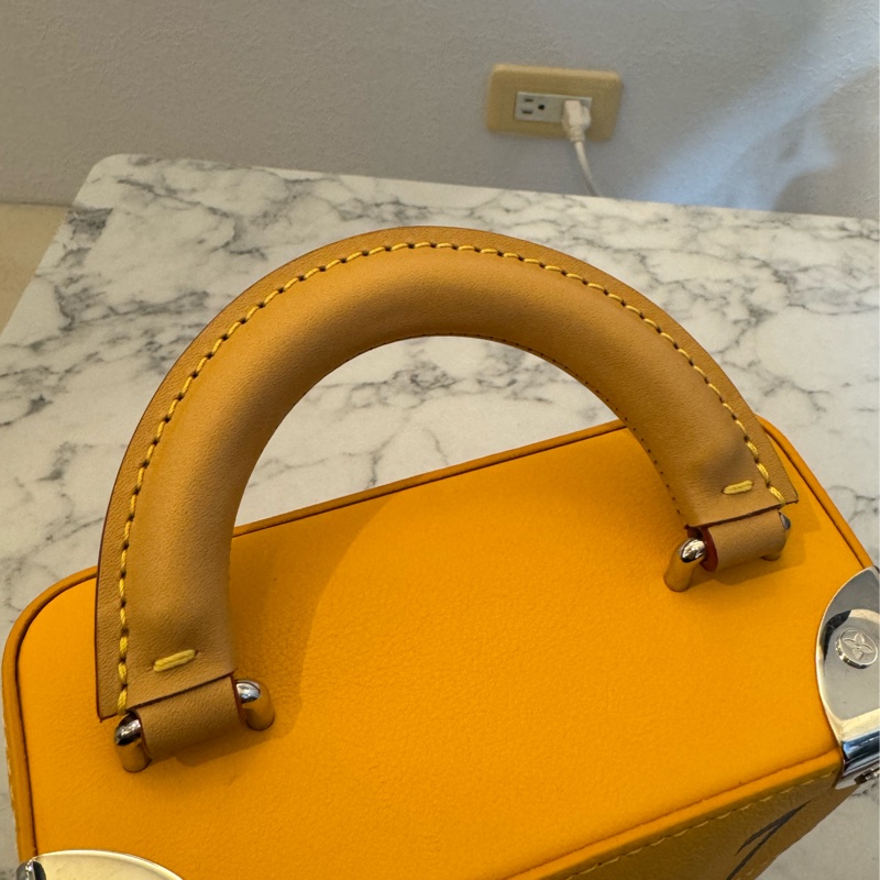 LV黃皮革直式手提斜背包 超好用🫶-12