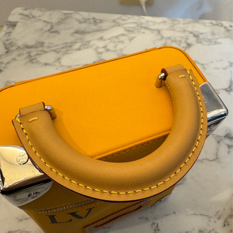 LV黃皮革直式手提斜背包 超好用🫶-13