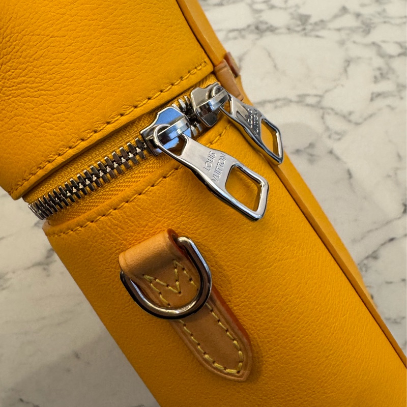 LV黃皮革直式手提斜背包 超好用🫶-15