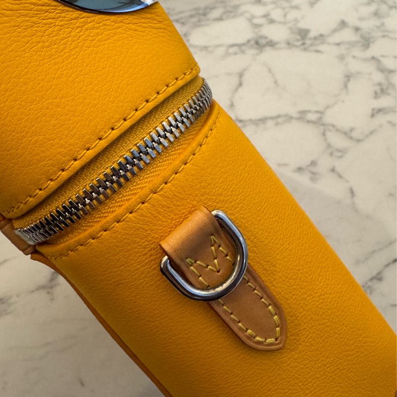 LV黃皮革直式手提斜背包 超好用🫶-17