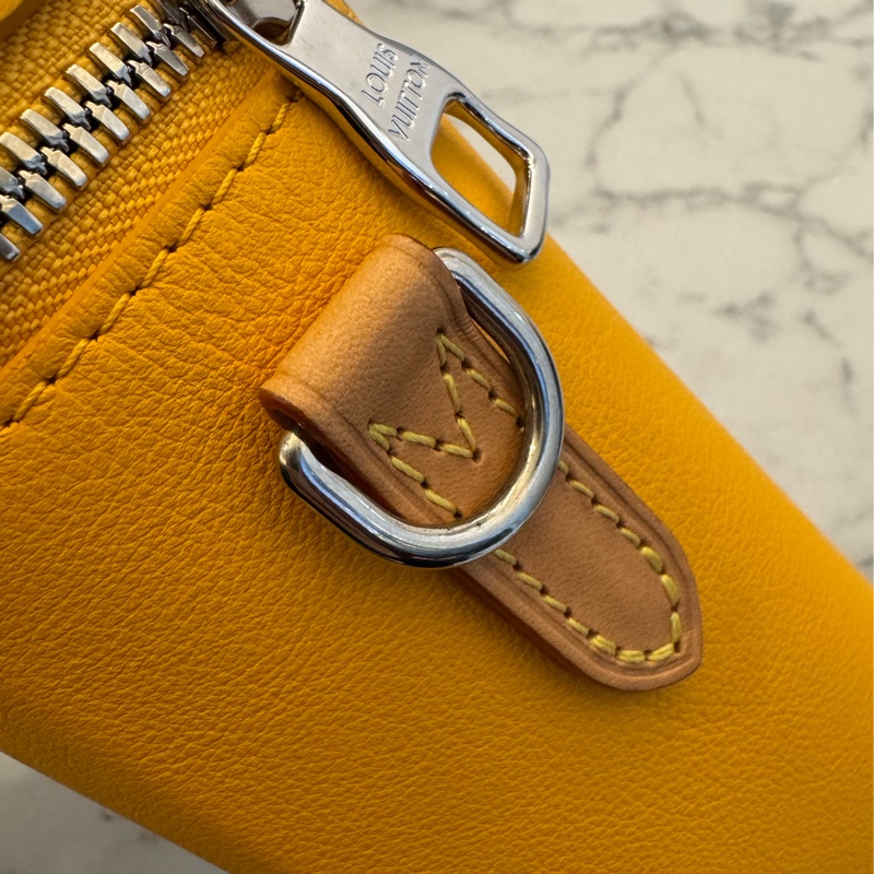 LV黃皮革直式手提斜背包 超好用🫶-19