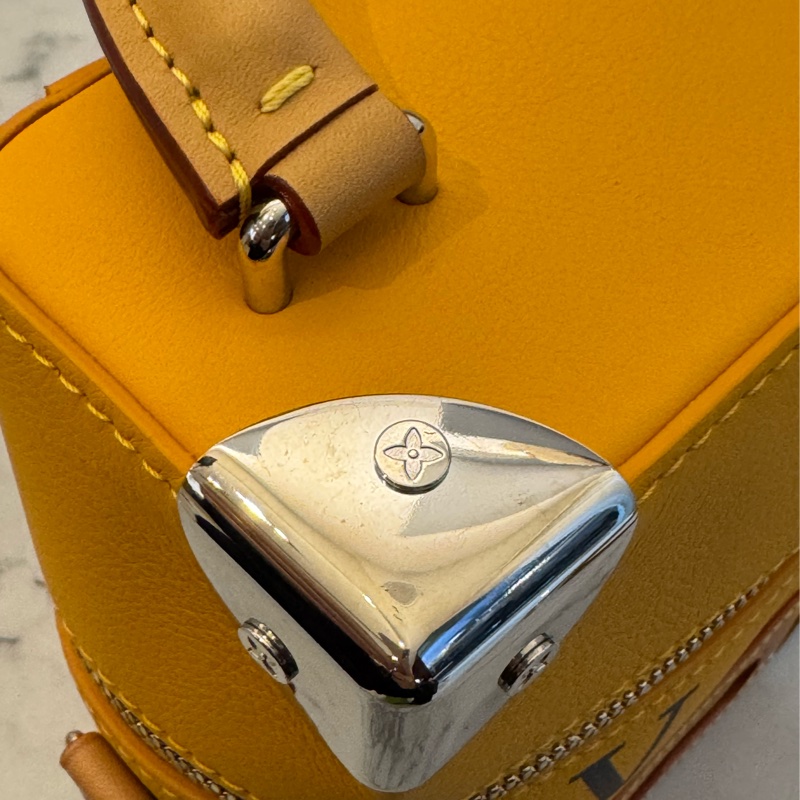 LV黃皮革直式手提斜背包 超好用🫶-22