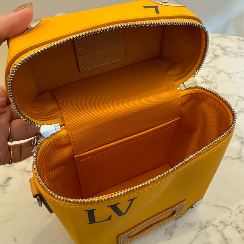 LV黃皮革直式手提斜背包 超好用🫶-23