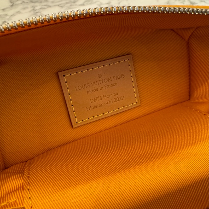 LV黃皮革直式手提斜背包 超好用🫶-25