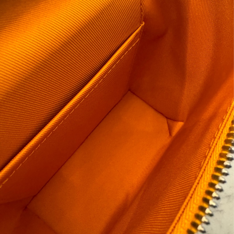 LV黃皮革直式手提斜背包 超好用🫶-27