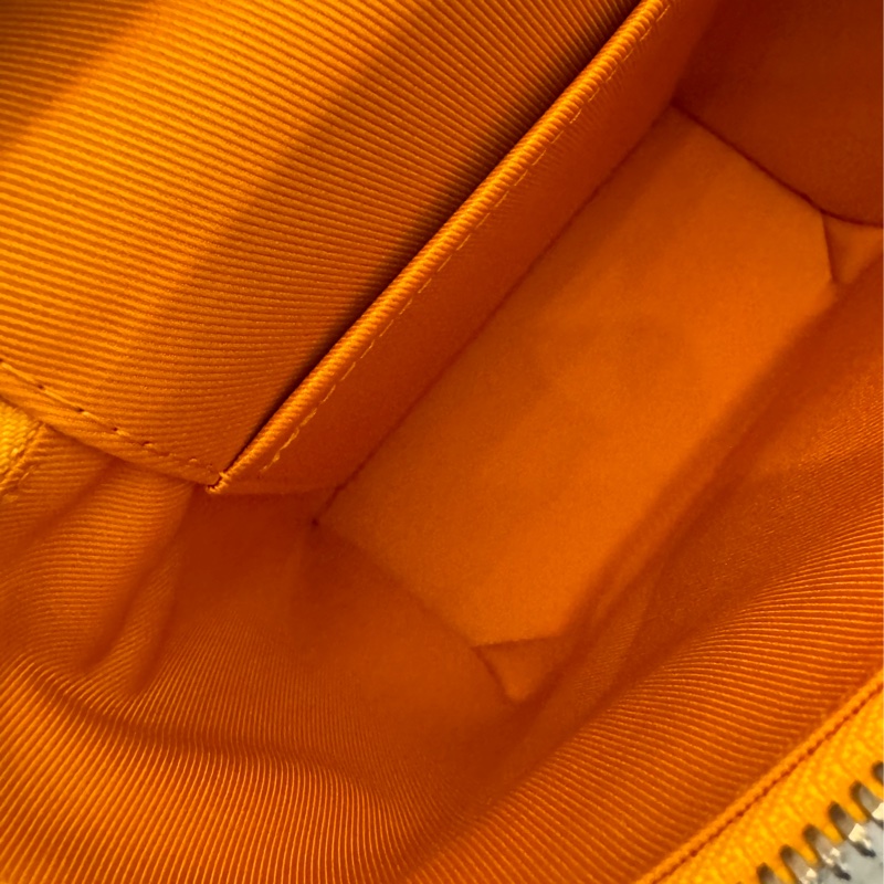 LV黃皮革直式手提斜背包 超好用🫶-28