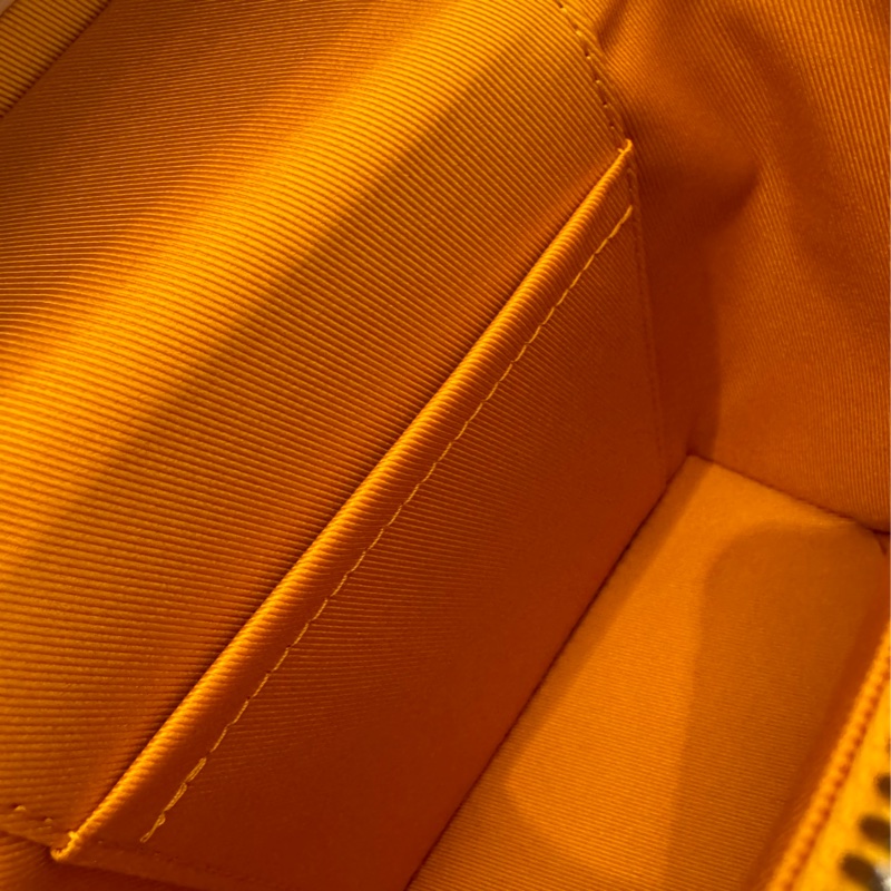 LV黃皮革直式手提斜背包 超好用🫶-30