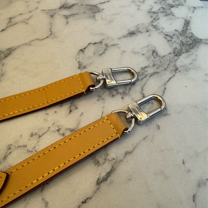 LV黃皮革直式手提斜背包 超好用🫶-32