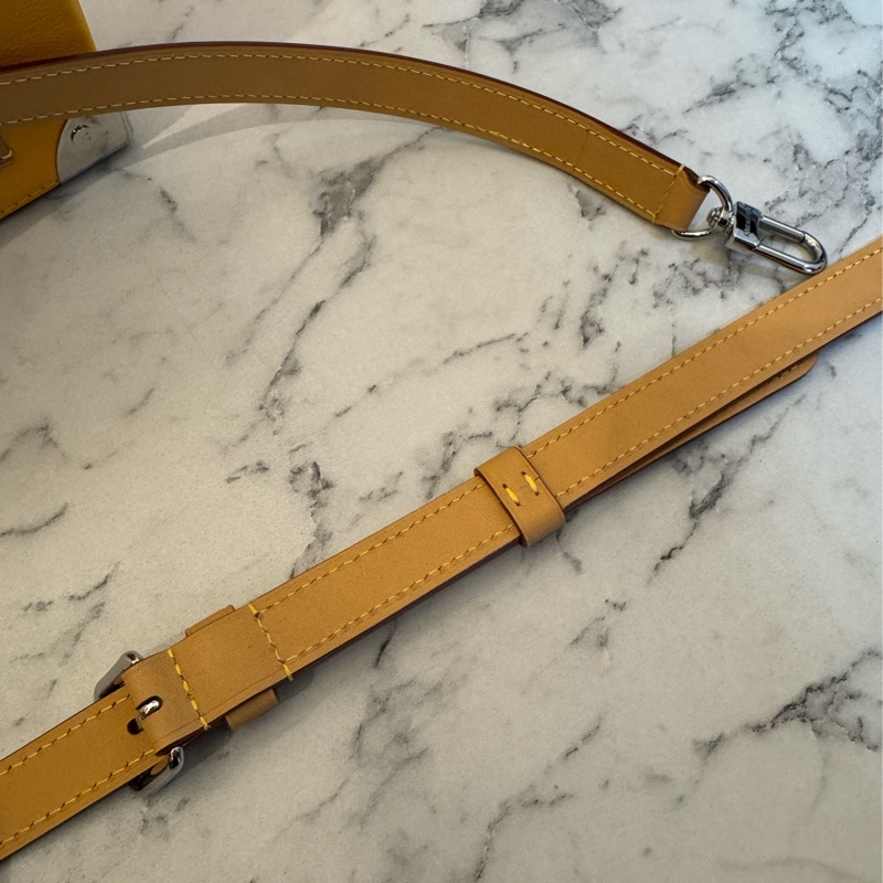 LV黃皮革直式手提斜背包 超好用🫶-35