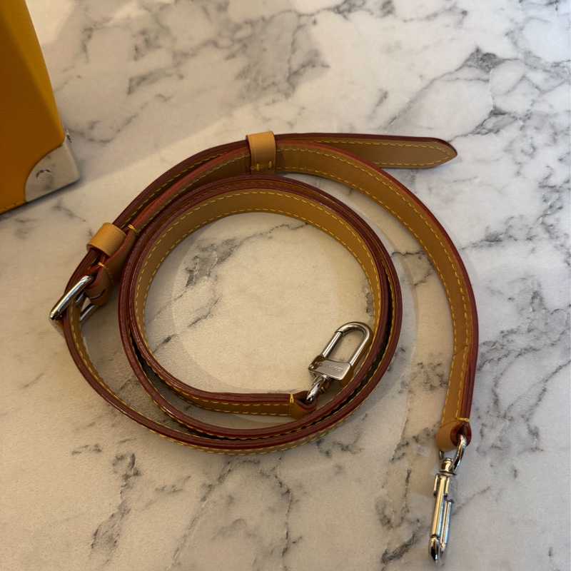 LV黃皮革直式手提斜背包 超好用🫶-36